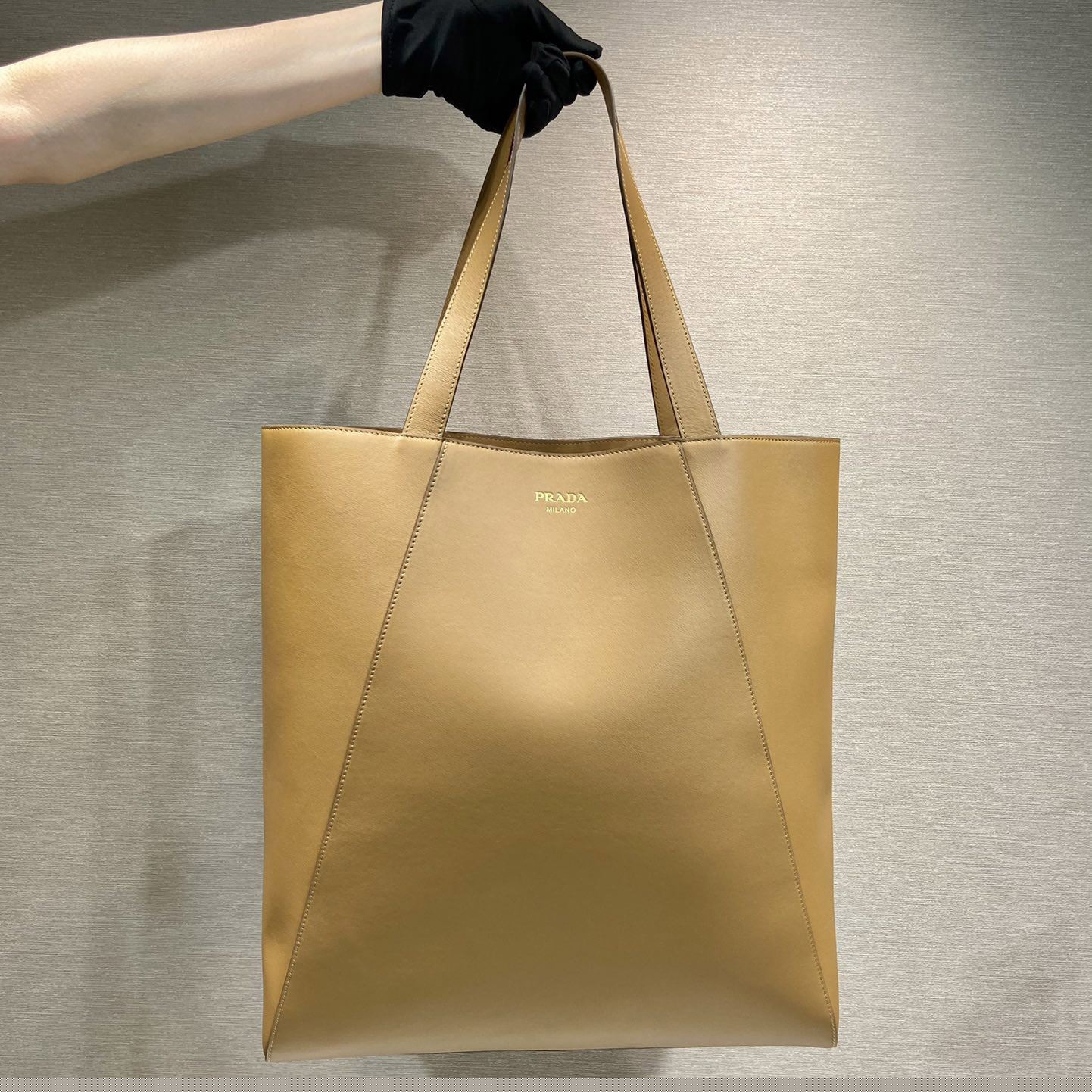 Pra*a shopping bags